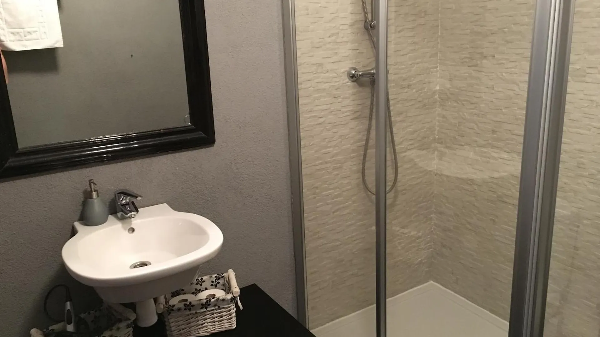 Can Beliu Roda de Ter Apartment
